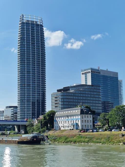The First Skyscraper In Slovakia Lejlighed Bratislava Eksteriør billede