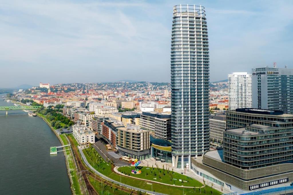 The First Skyscraper In Slovakia Lejlighed Bratislava Eksteriør billede